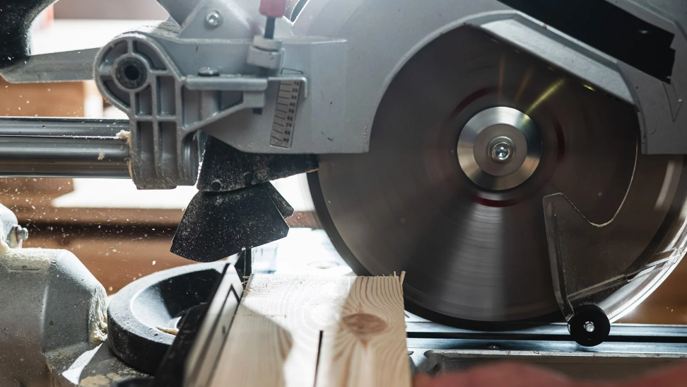 How to Clean Table Saw Metal Surface